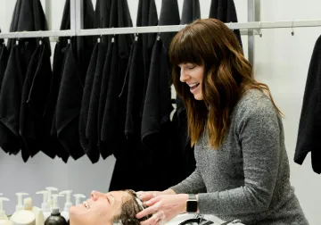 Trabajo de color y cuidado del cabello