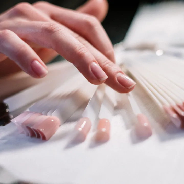Trabajo de manicura y cuidado de uñas